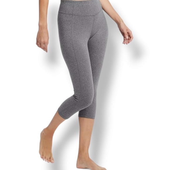 🎗5/$28+🎗All in Motion Mid-Rise Capri Leggings - Picture 1 of 8